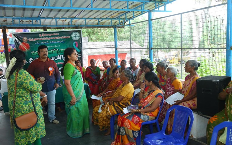 conducting classes to women nutrition