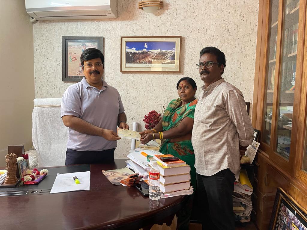శ్రీమతి N. అరుణకుమారి విజ్ఞప్తి మేరకు కలిగొట్ల స్నిగ్ధశ్రీదేవి ఫౌండేషన్ చైర్మన్ కలిగొట్ల శ్రీరామ్ గారు వెంటనే స్పందించి క్షతగాత్రునికి 10000/-(పది వేల రూపాయలు )ఆర్థిక సహాయం.